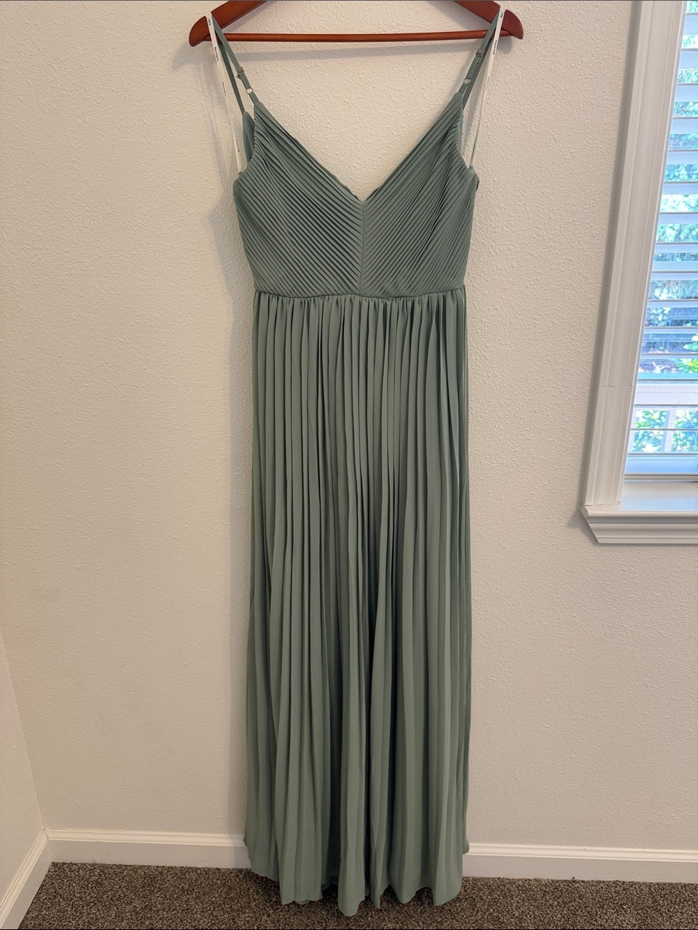 NWT Soieblu Sage Green Pleated V-Neck Maxi Dress with Tie Waist